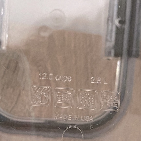 Rubbermaid Brilliance Food Storage Container for Pantry - Picture 5 of 5